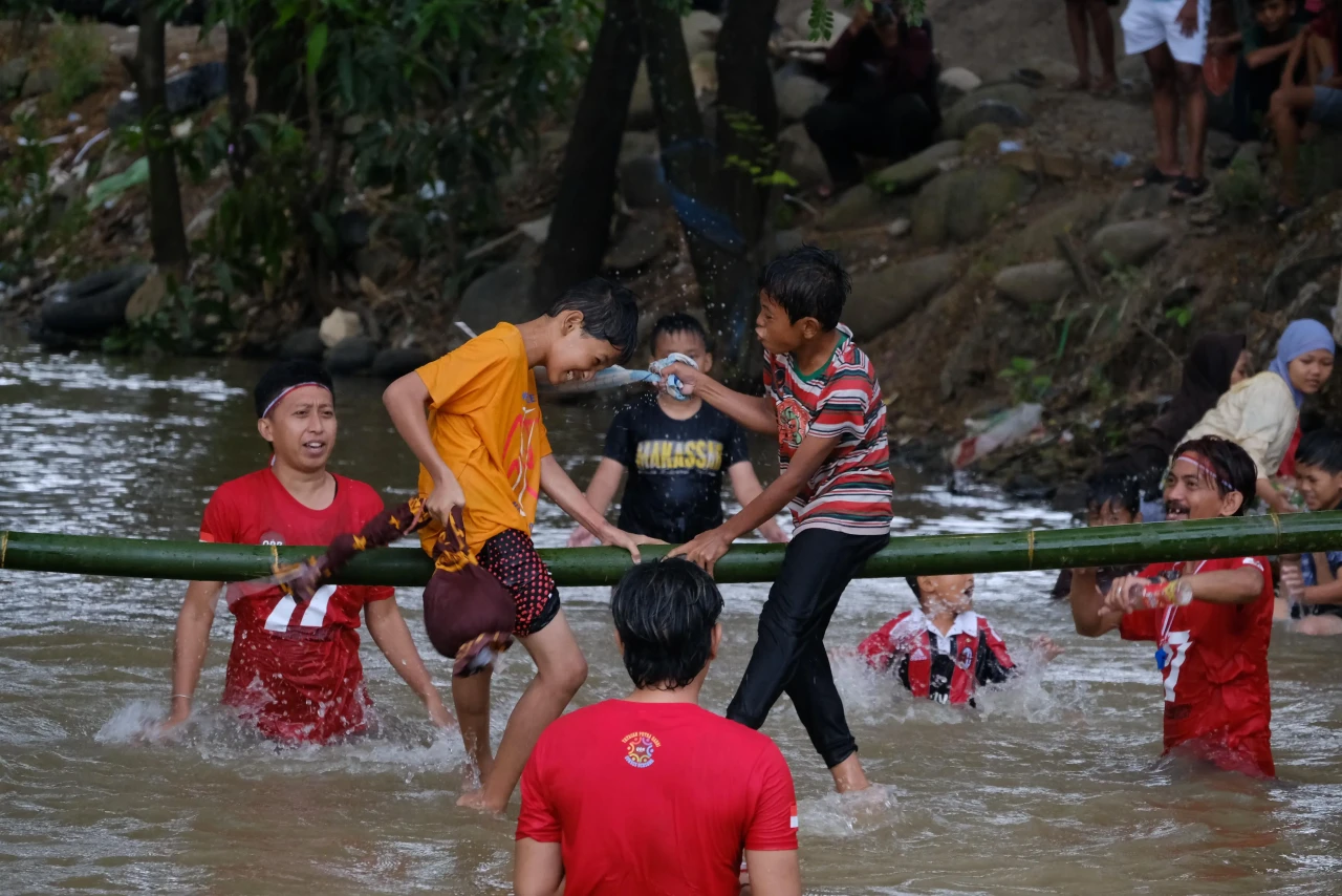 Serunya Lomba Pukul...