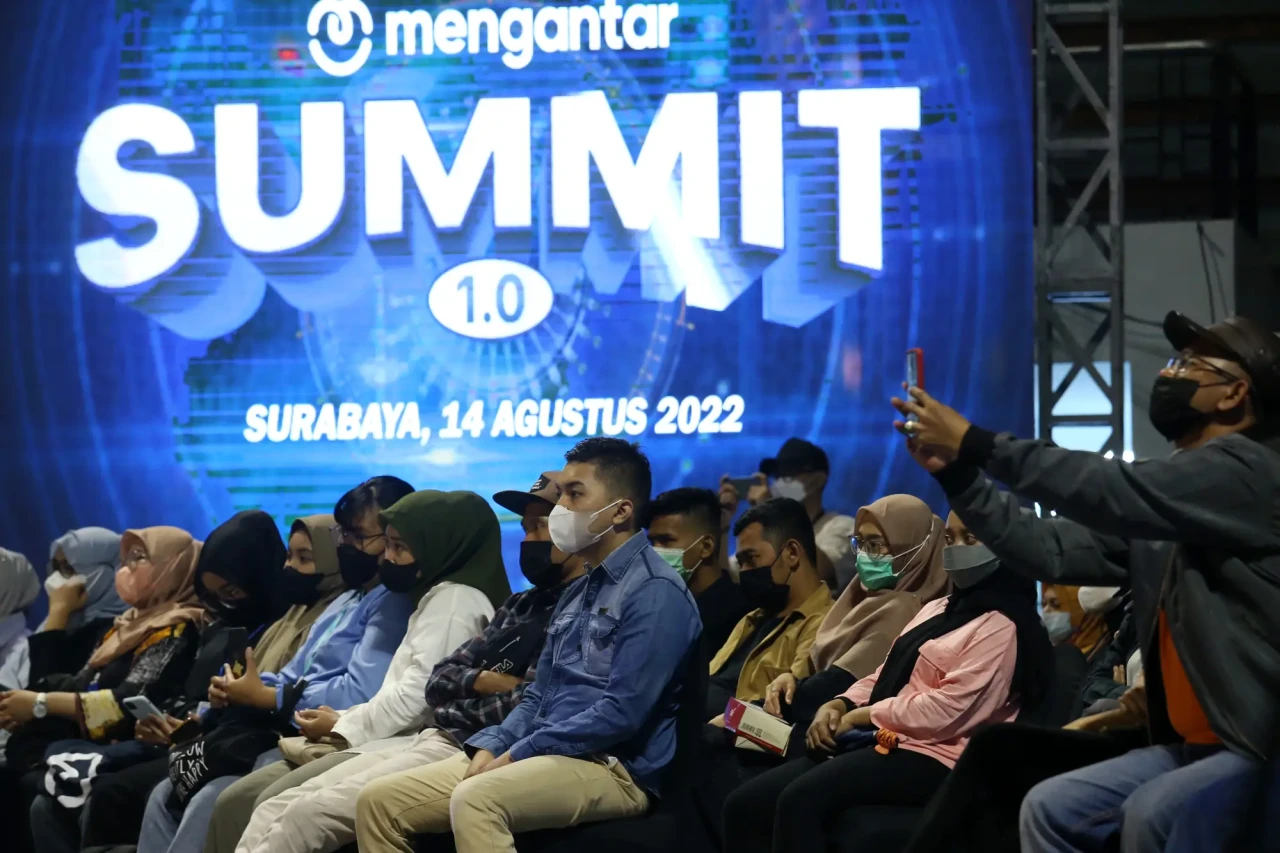 Mengantar Gelar Mengantar...