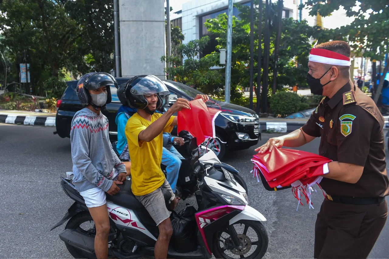 Pemasangan 10 Ribu Bendera...