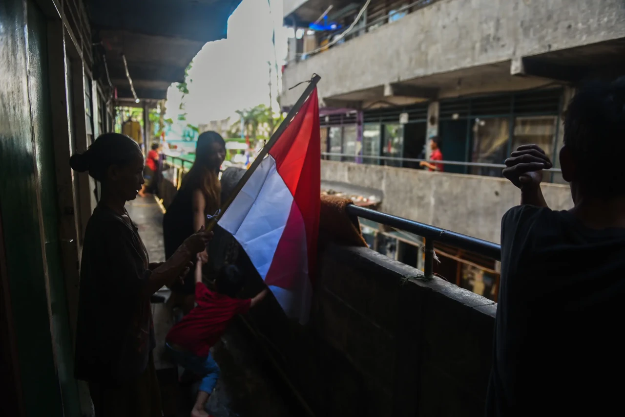 Pemasangan 10 Ribu Bendera...