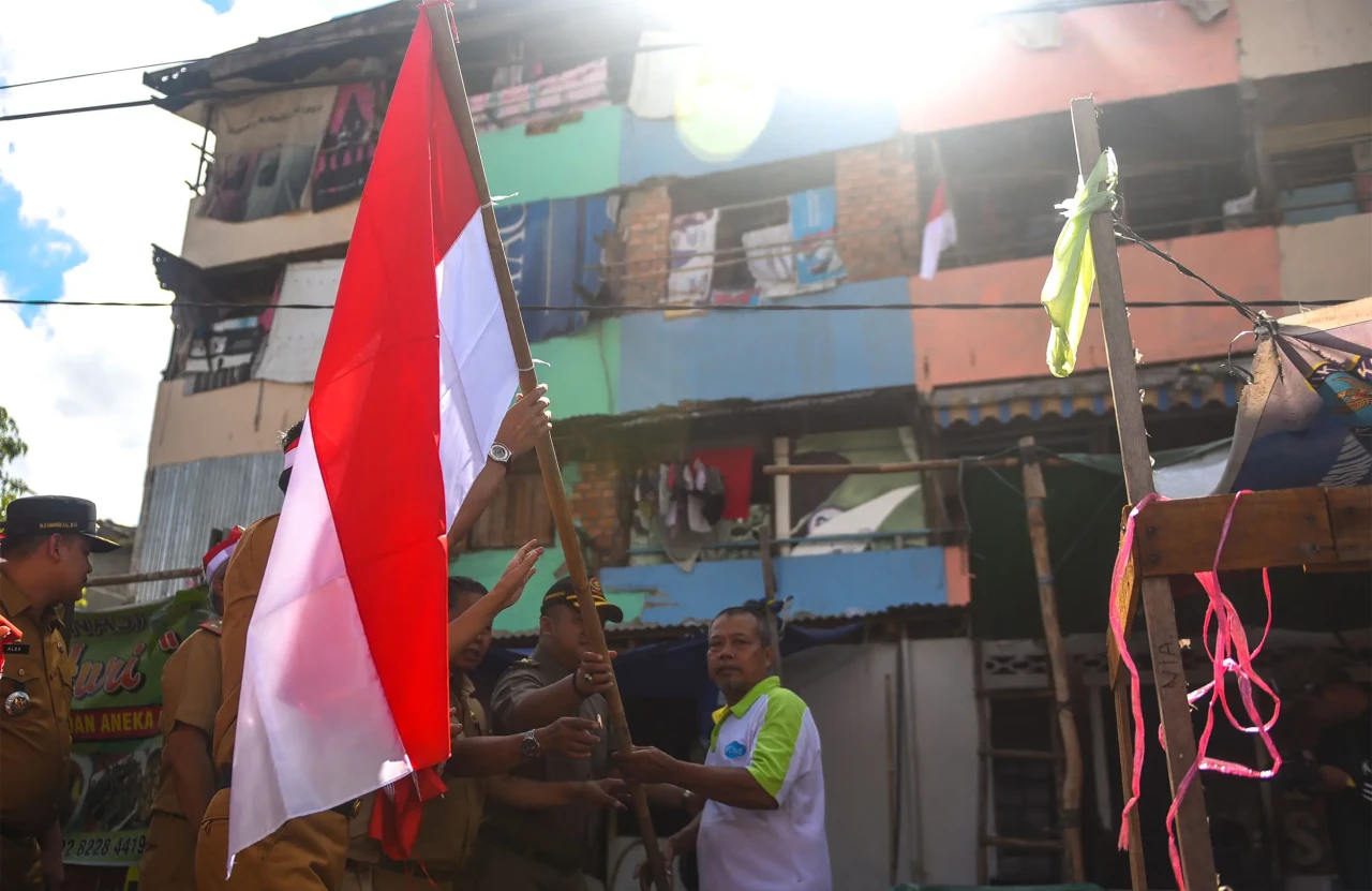 Pemasangan 10 Ribu Bendera...