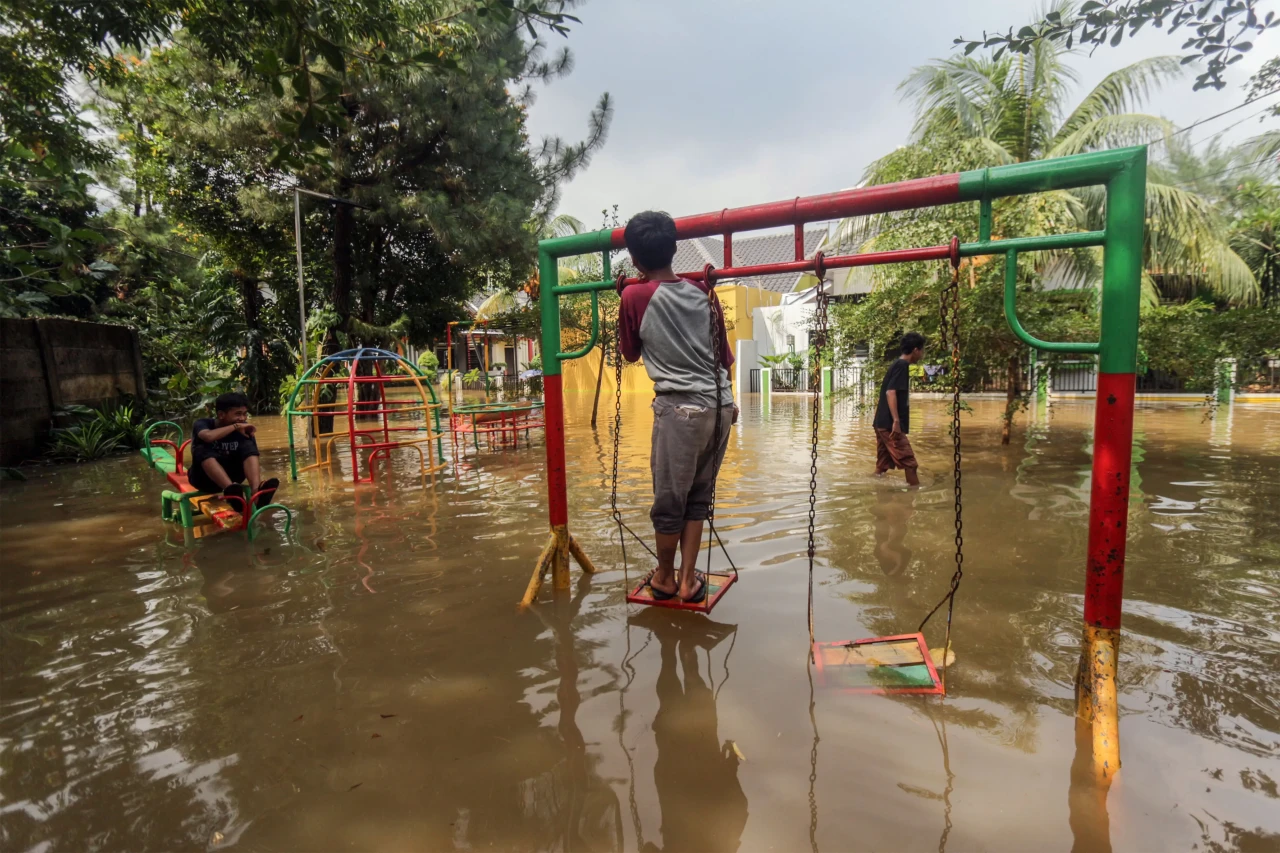 Banjir 1,5 Meter Rendam...