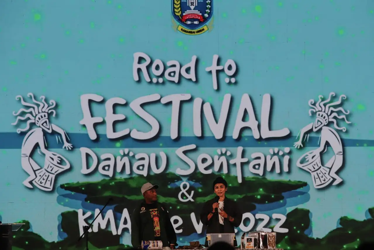 Road To Festival Danau...