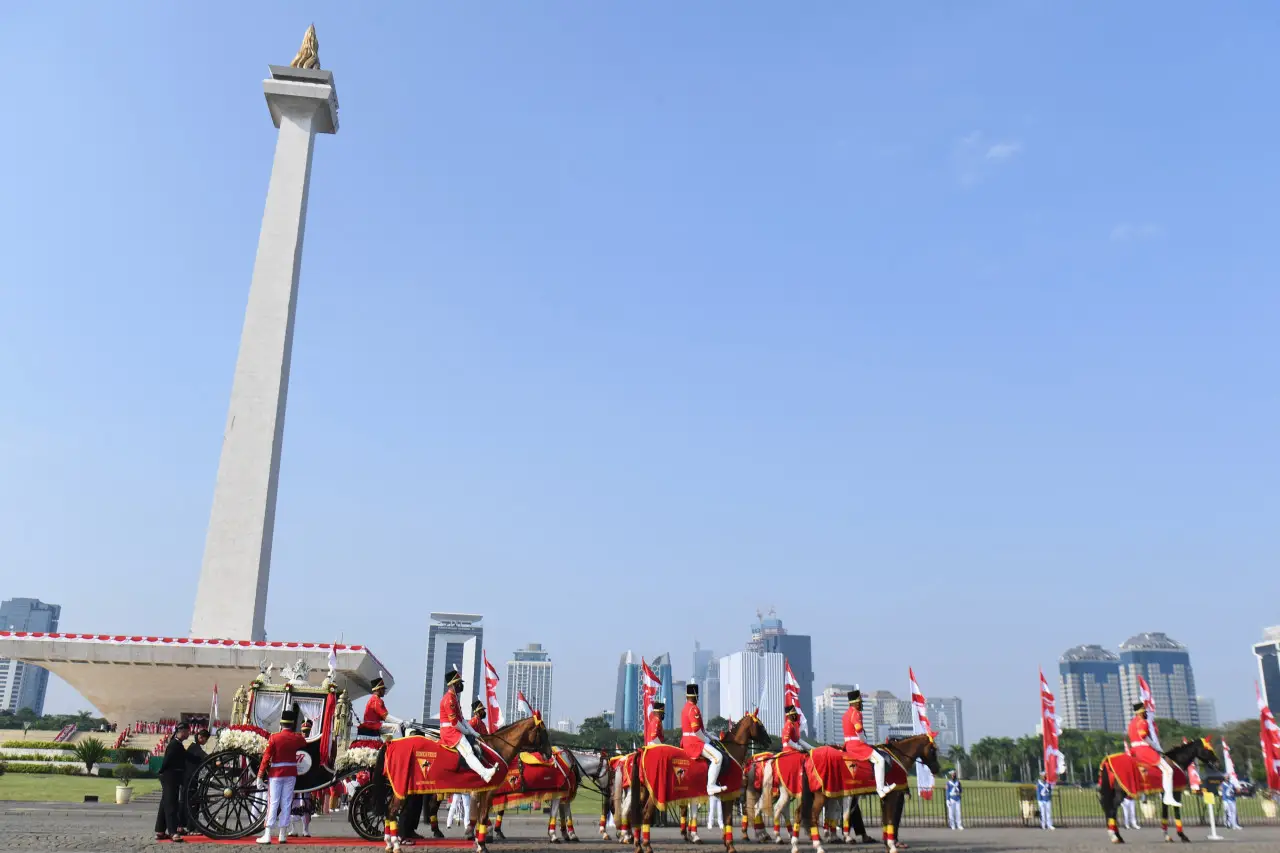 Parade Kirab Bendera...