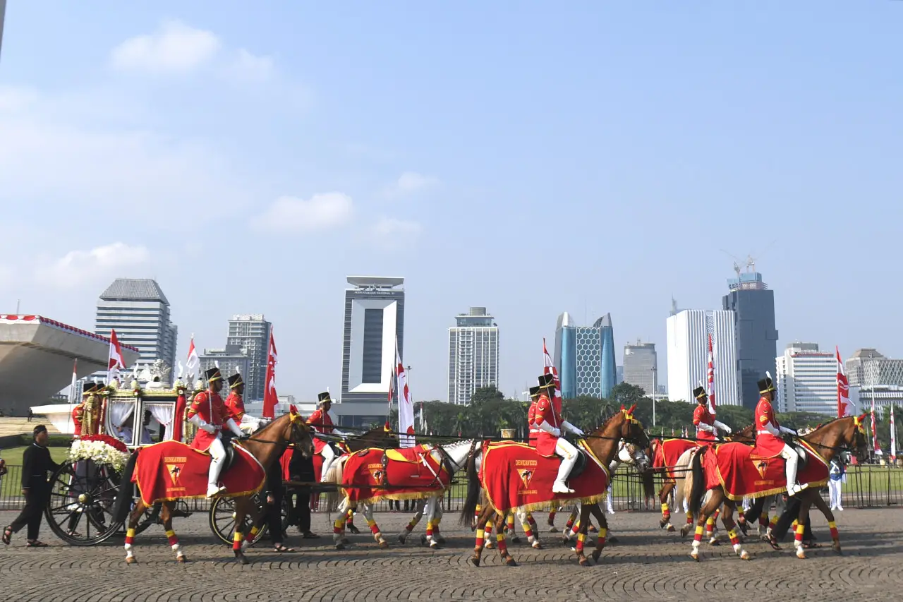 Parade Kirab Bendera...