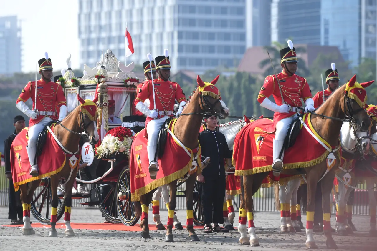 Parade Kirab Bendera...