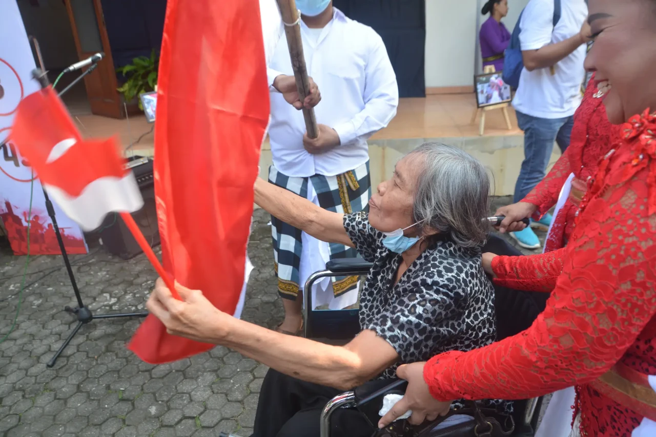 Momen Haru Oma Opa Ikuti...