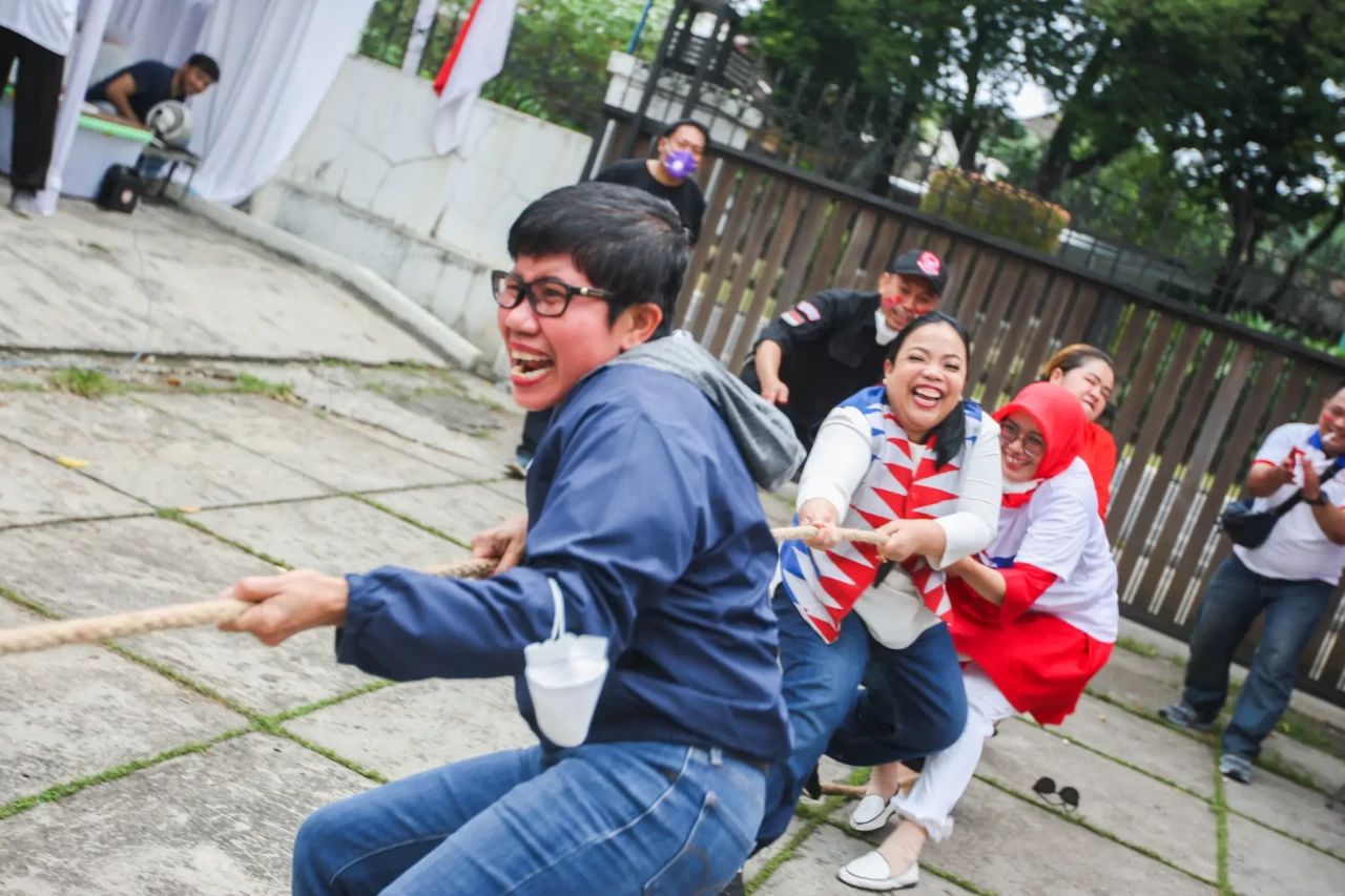 Kemeriahan Lomba 17...