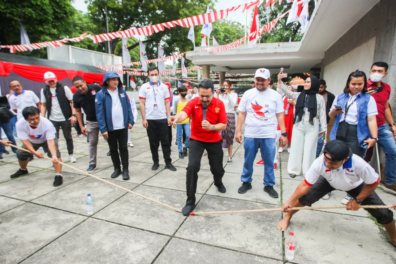Kemeriahan Lomba 17...