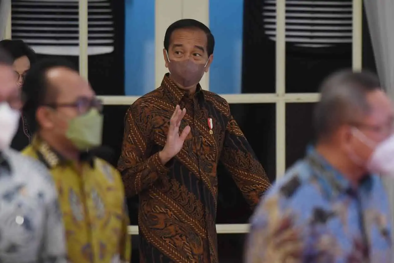 Jokowi Pimpin Rakornas...