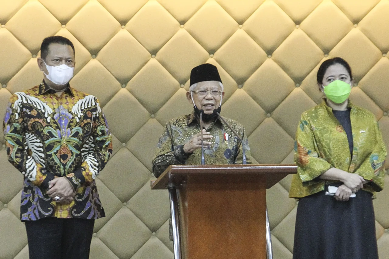 Peringatan Hari Konstitusi...