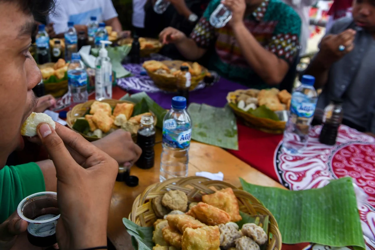 Lomba Adu Kuat Makan...