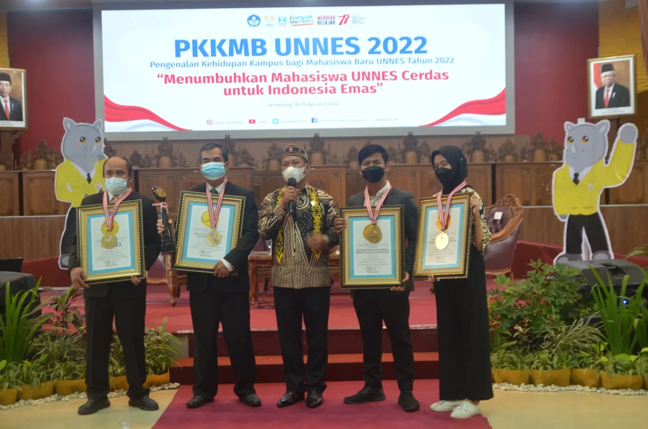 Ribuan Mahasiswa Baru...
