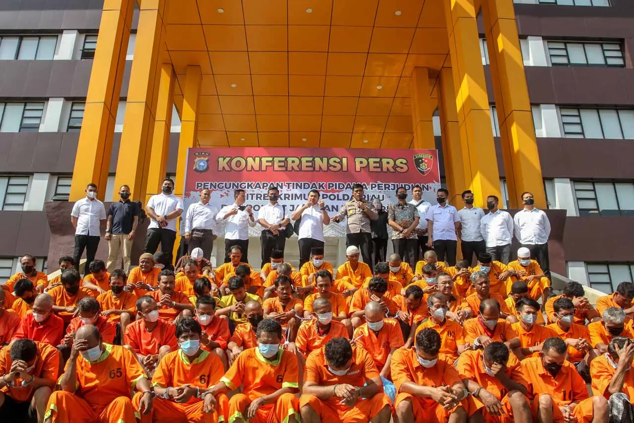 Polda Riau Amankan 228...