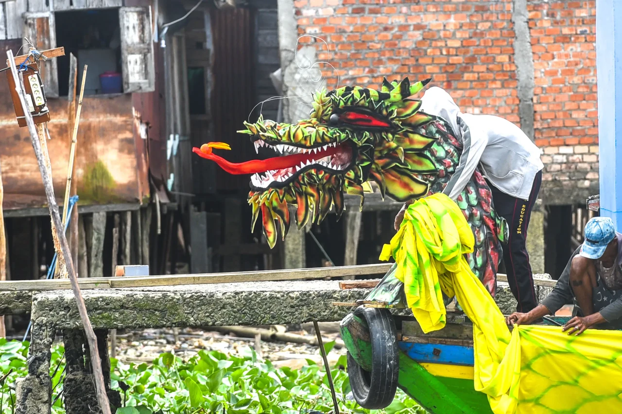 Pembuatan Kapal Hias...