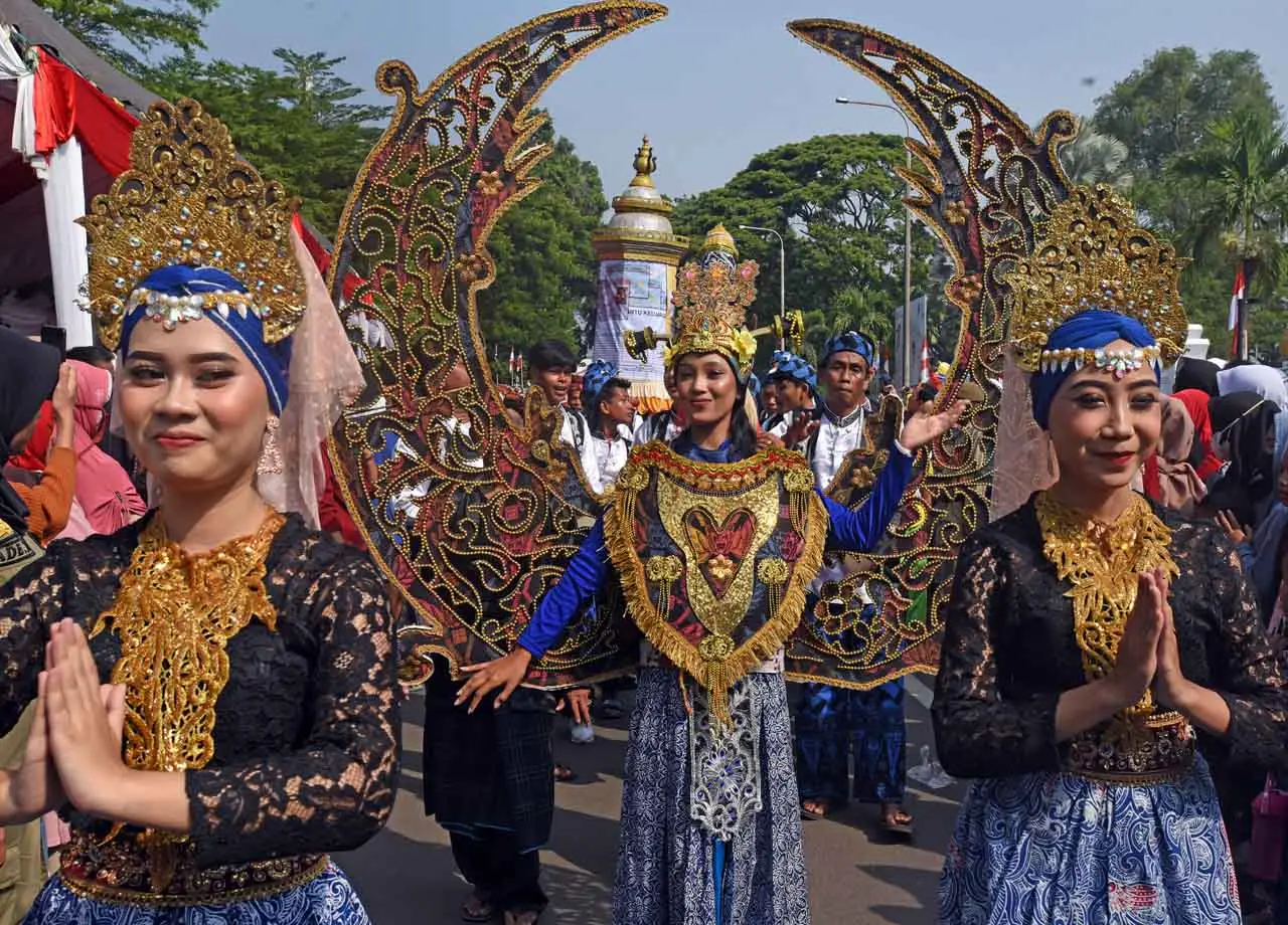 Fashion Jalanan Meriahkan...