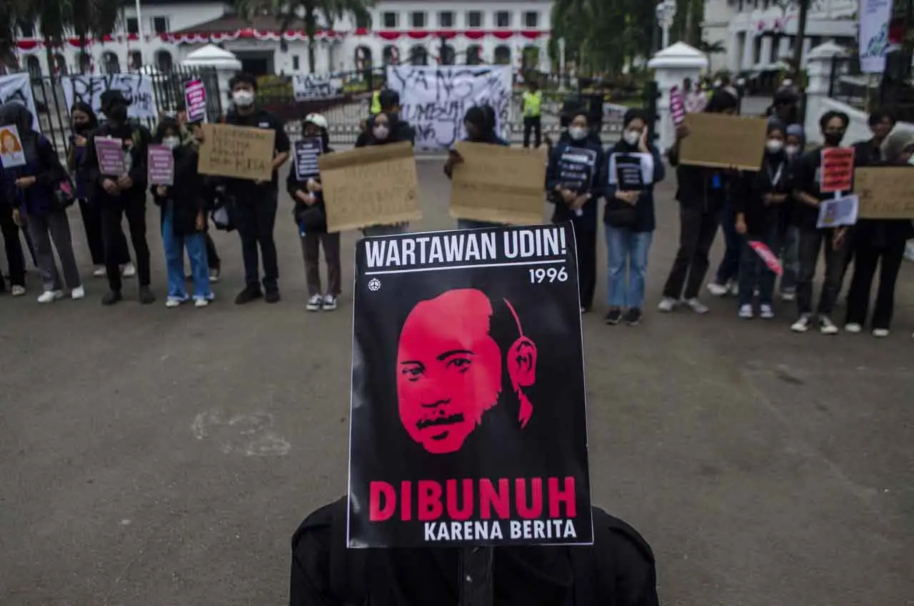 Unjuk Rasa Membela Kebebasan...