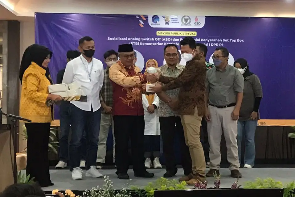 Penyerahan Bantuan STB...