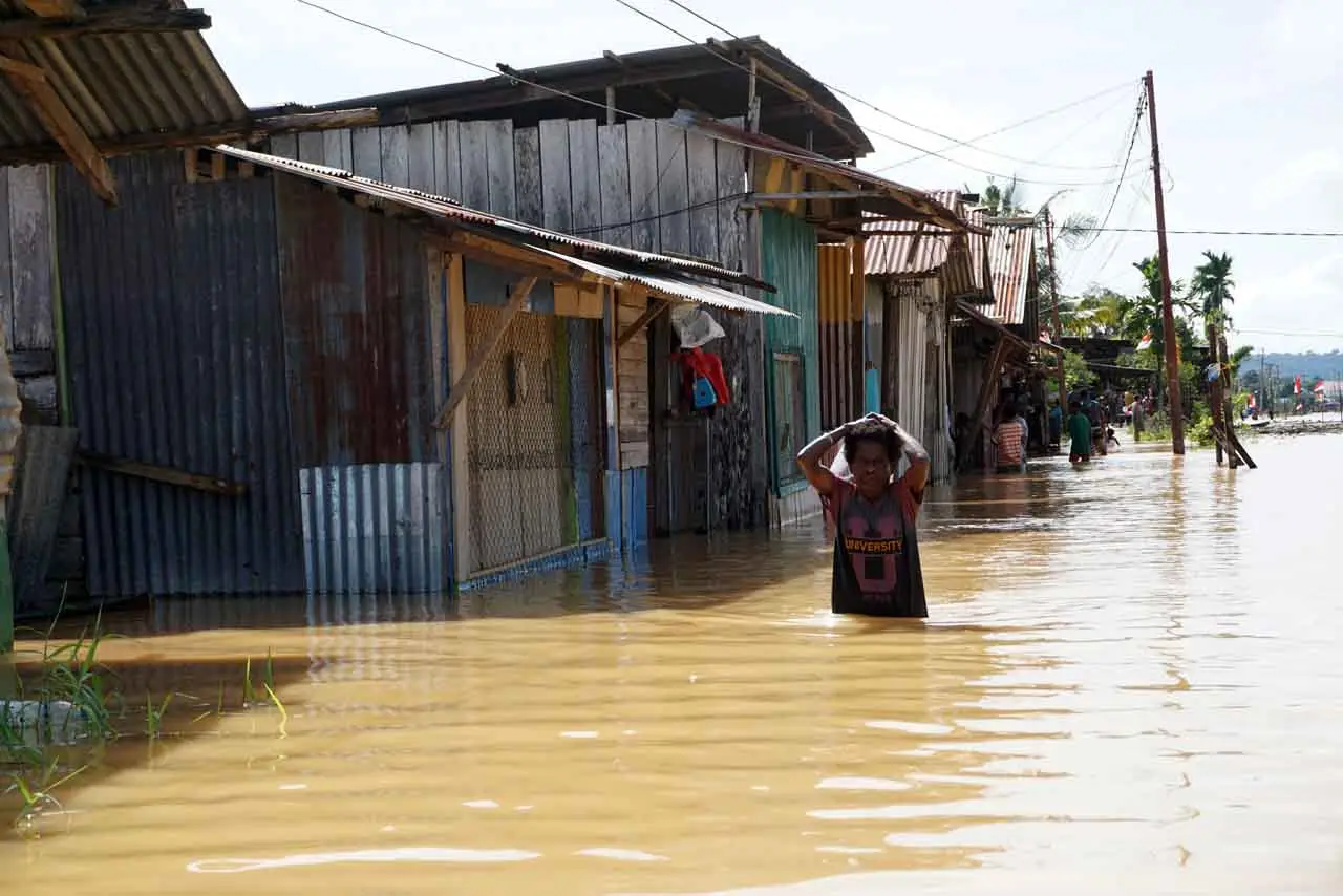 Banjir Kepung Kota Sorong,...
