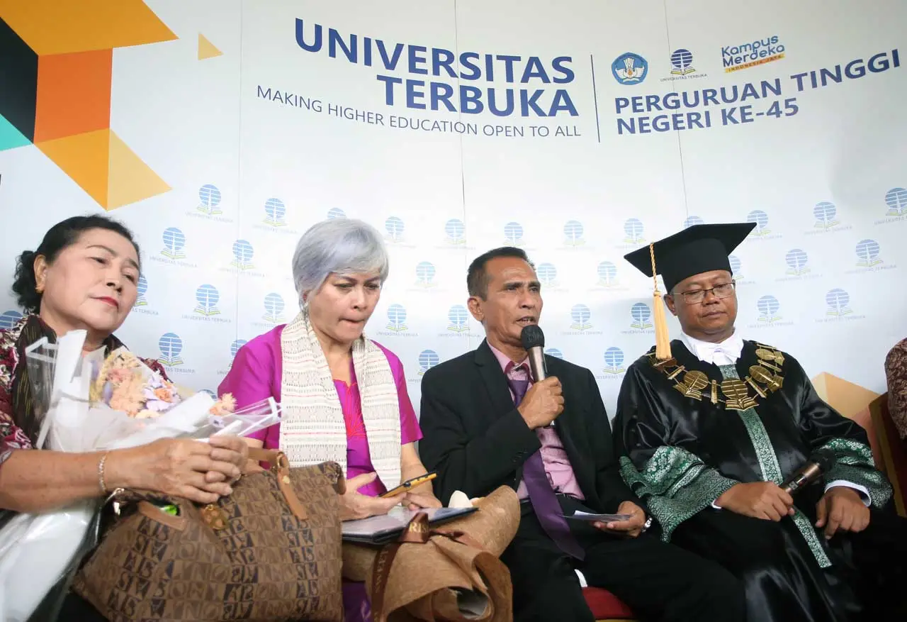 Potret Haru Ayah Brigadir...