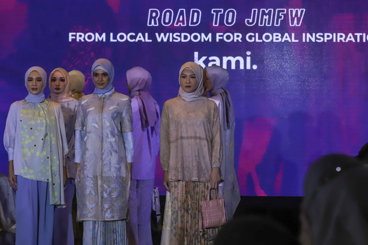 Parade Busana Roadshow...
