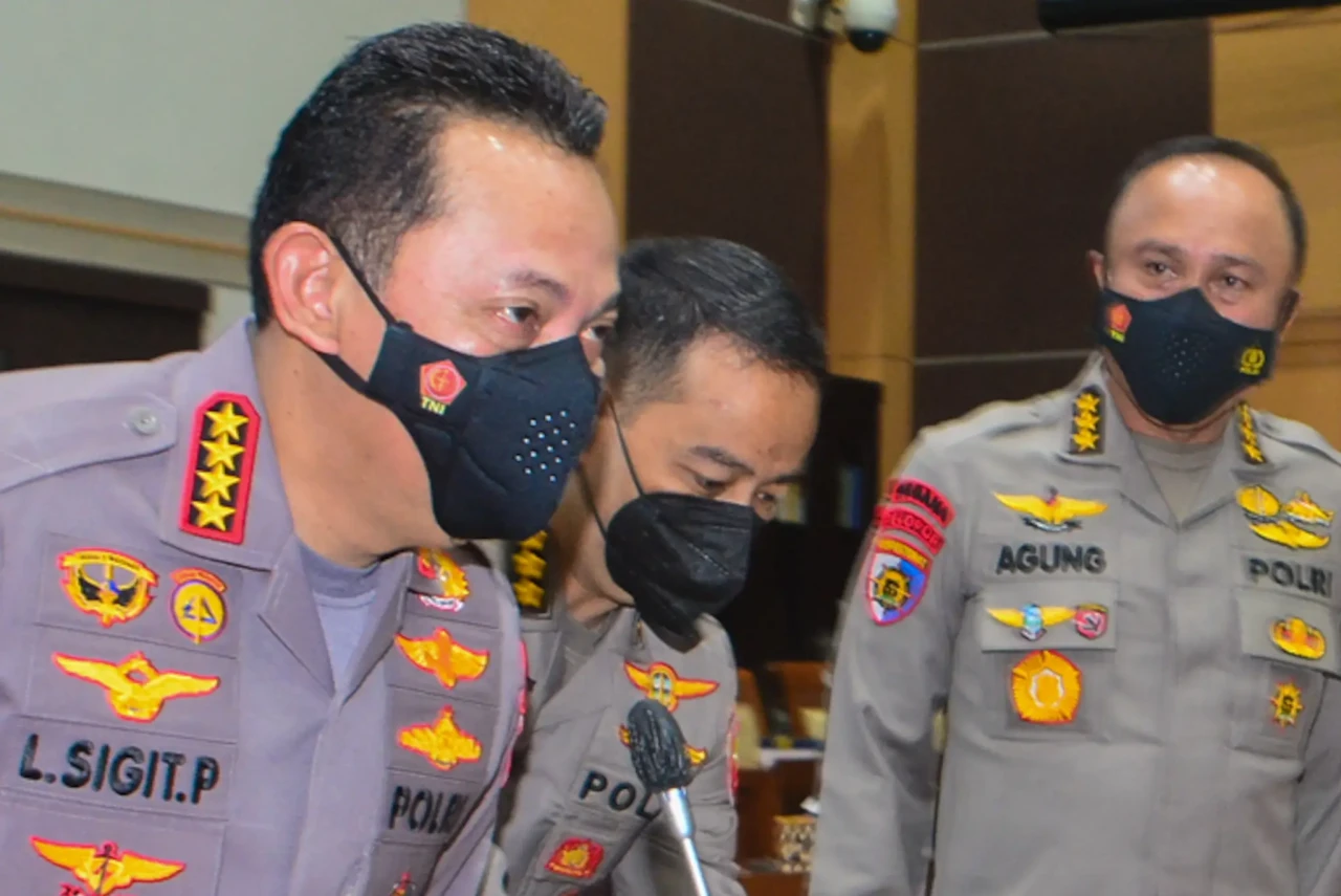 Bahas Kasus Pembunuhan...