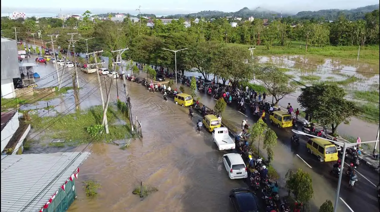 Banjir Masih Rendam...
