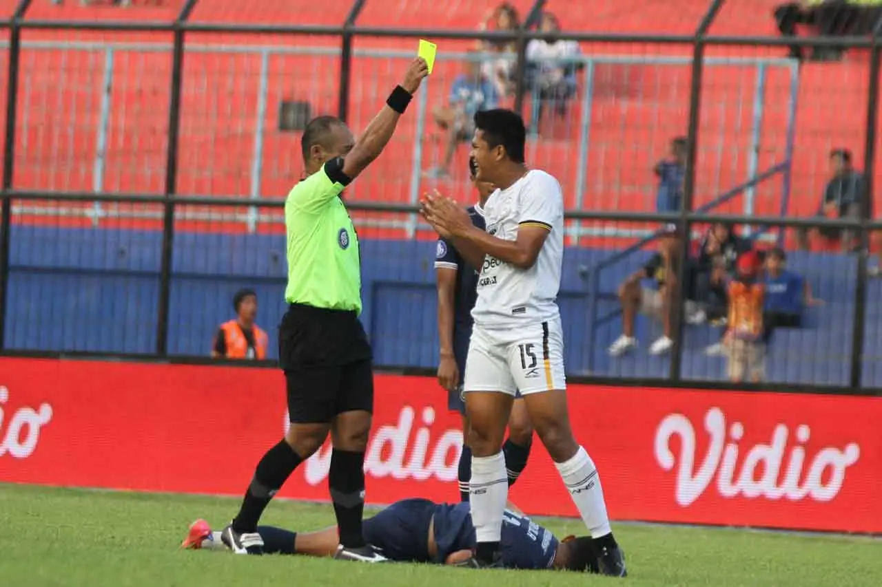 Arema FC Sikat Rans...