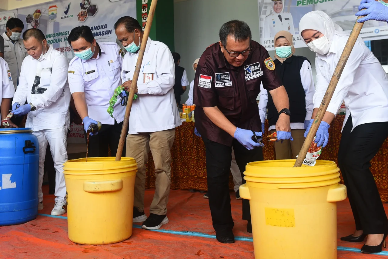 BPPOM Palembang Musnahkan...