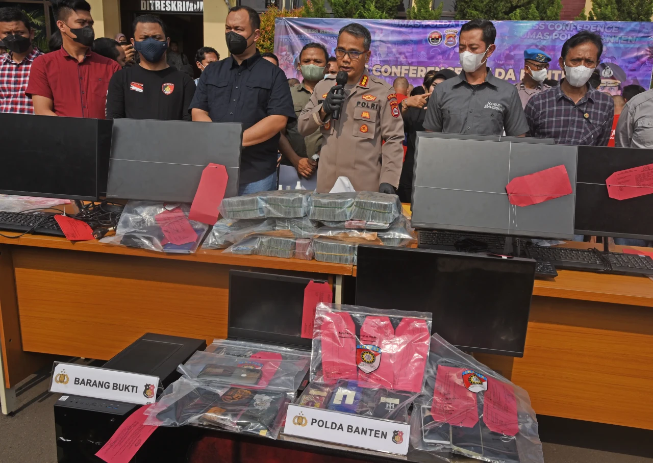 Polda Banten Sita Uang...