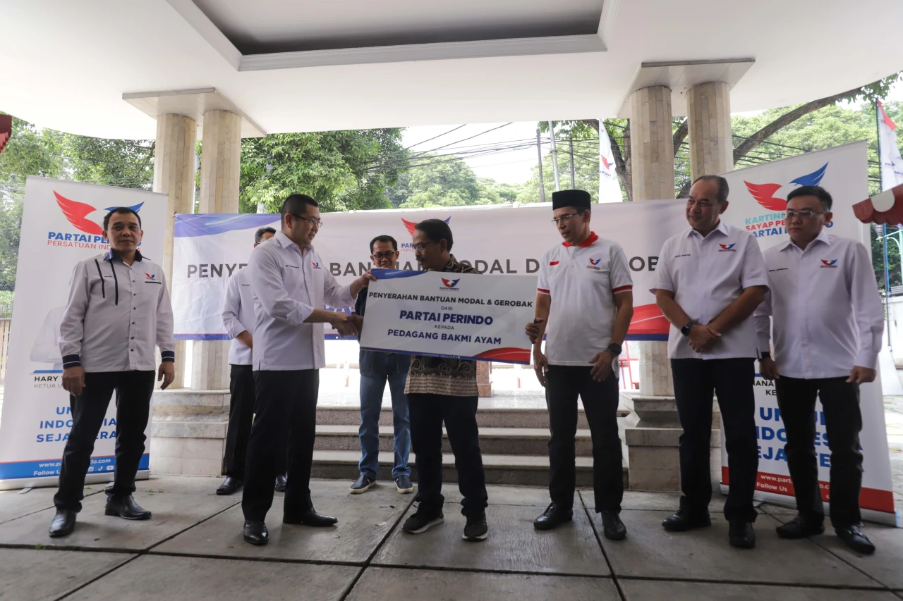 Partai Perindo Serahkan...