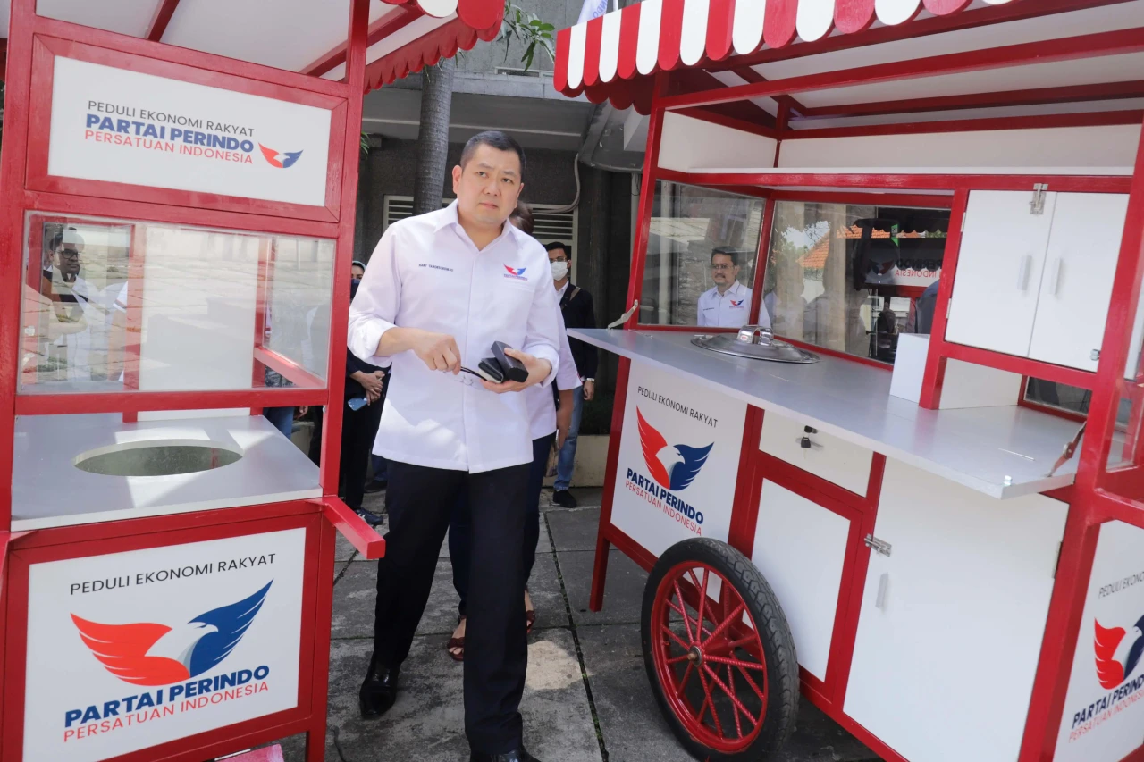 Partai Perindo Serahkan...