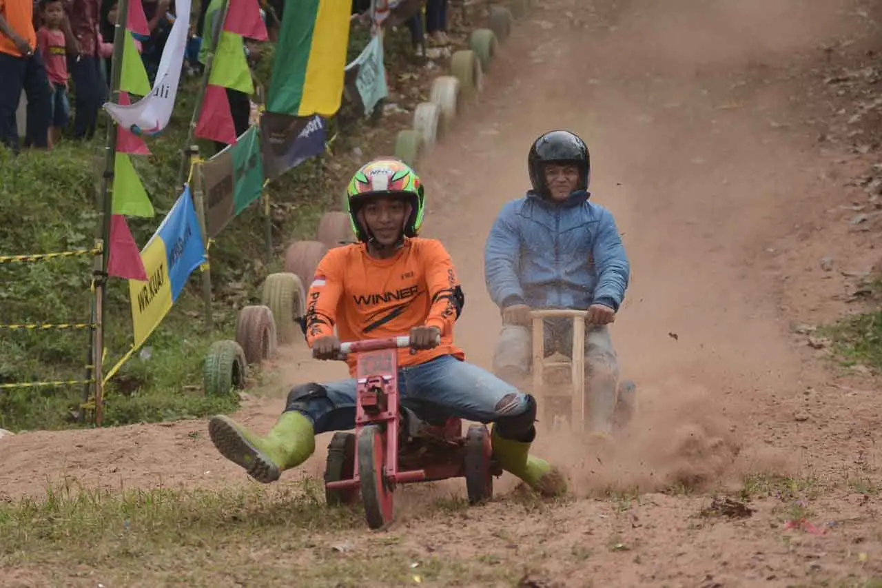 Keseruan Adu Cepat Balap...