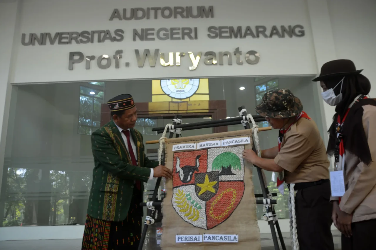 Ribuan Mahasiswa Baru...