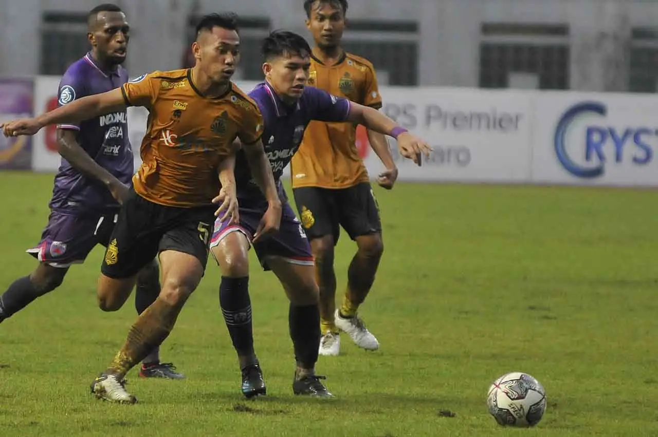 Persita Tangerang Kalahkan...