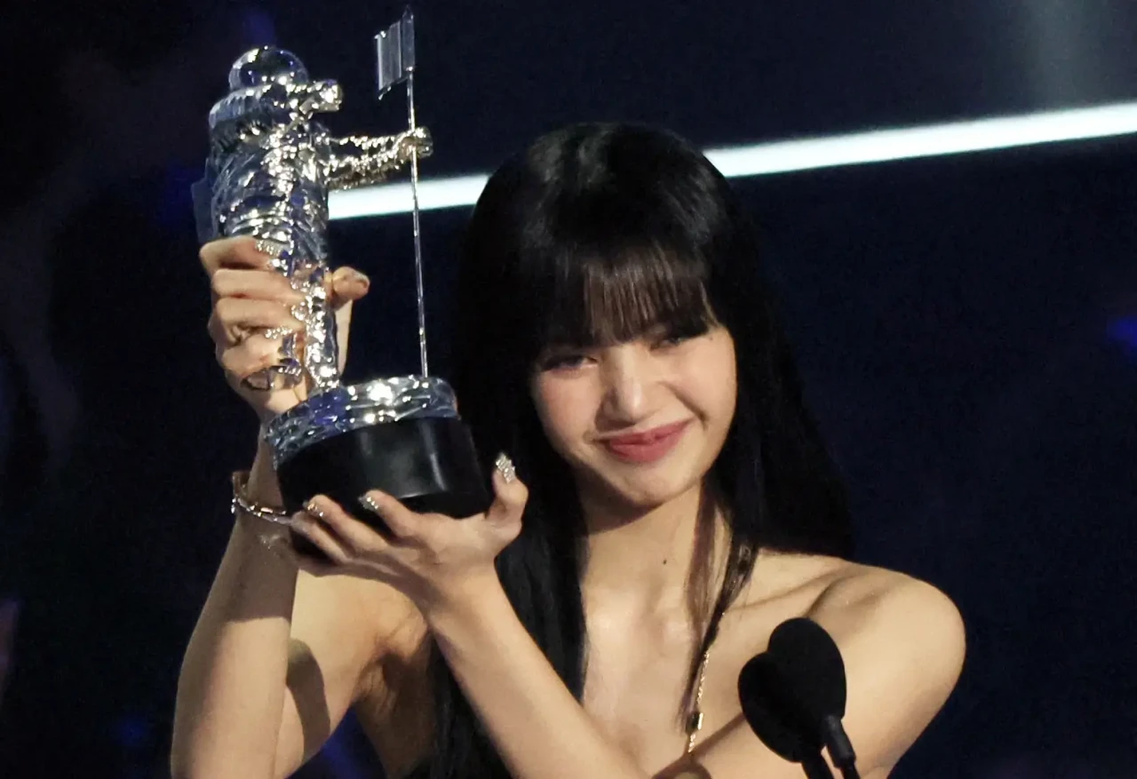 Cantiknya Lisa BLACKPINK...