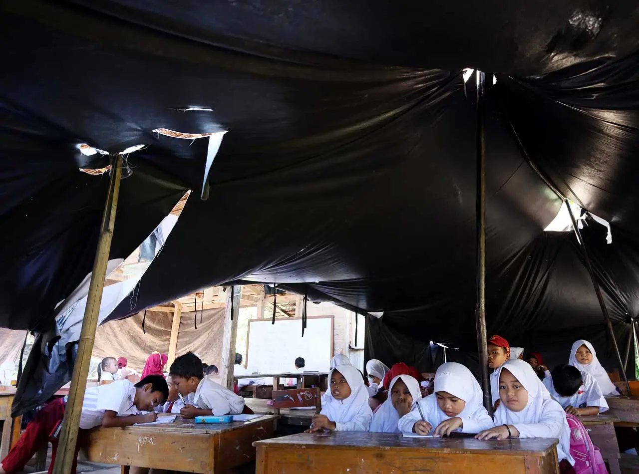 Gedung Sekolah Rusak...