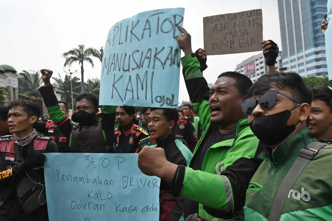 Unjuk Rasa Pengemudi...