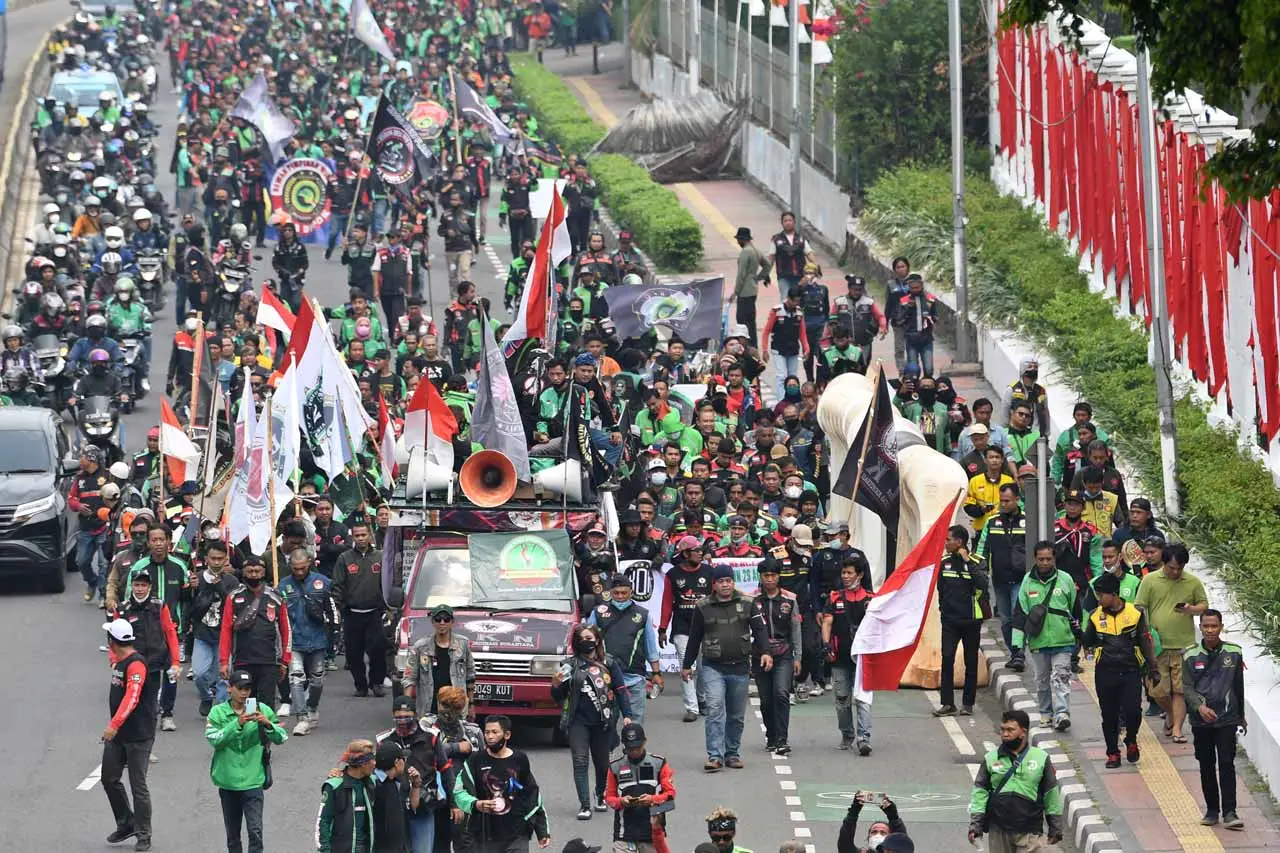 Unjuk Rasa Pengemudi...