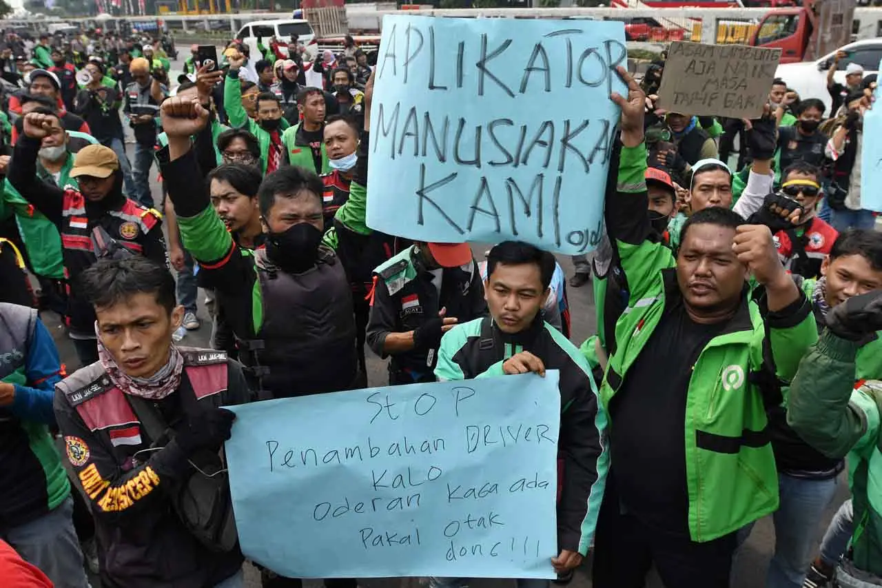 Unjuk Rasa Pengemudi...