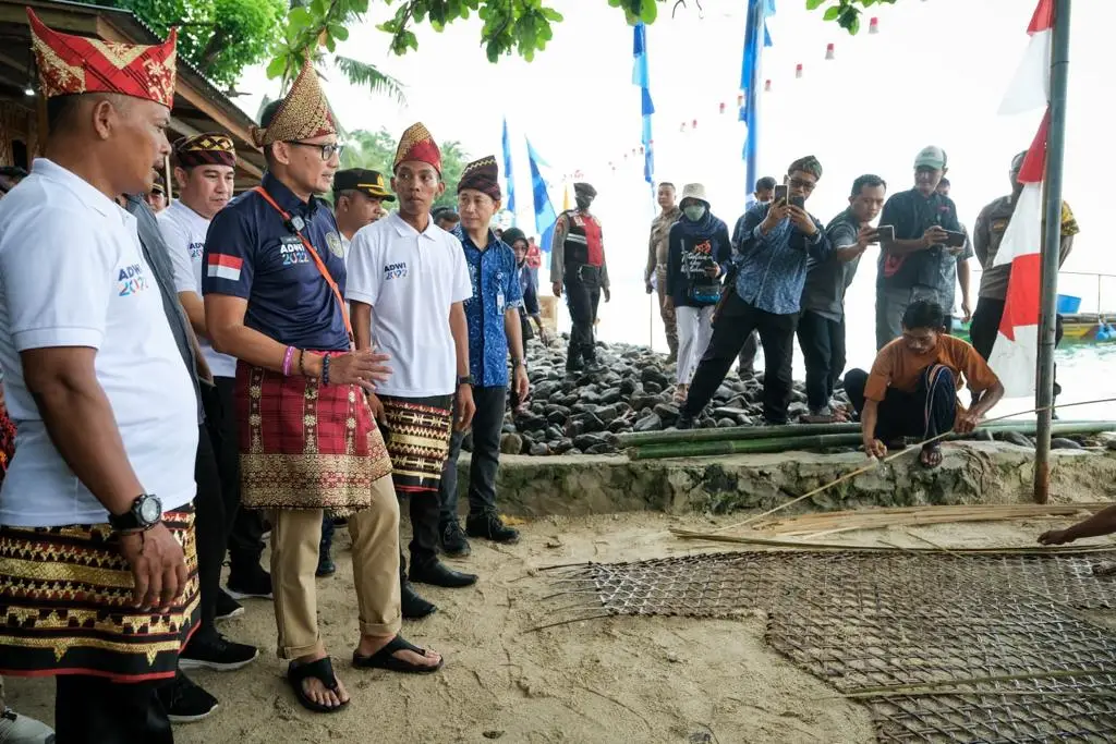 Sandiaga Uno Sambangi...