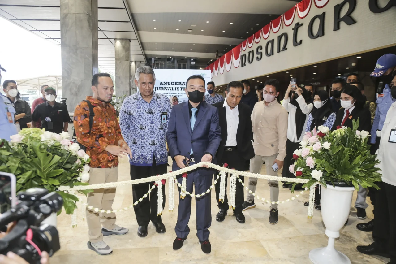Wakil Ketua DPR RI Sufni...