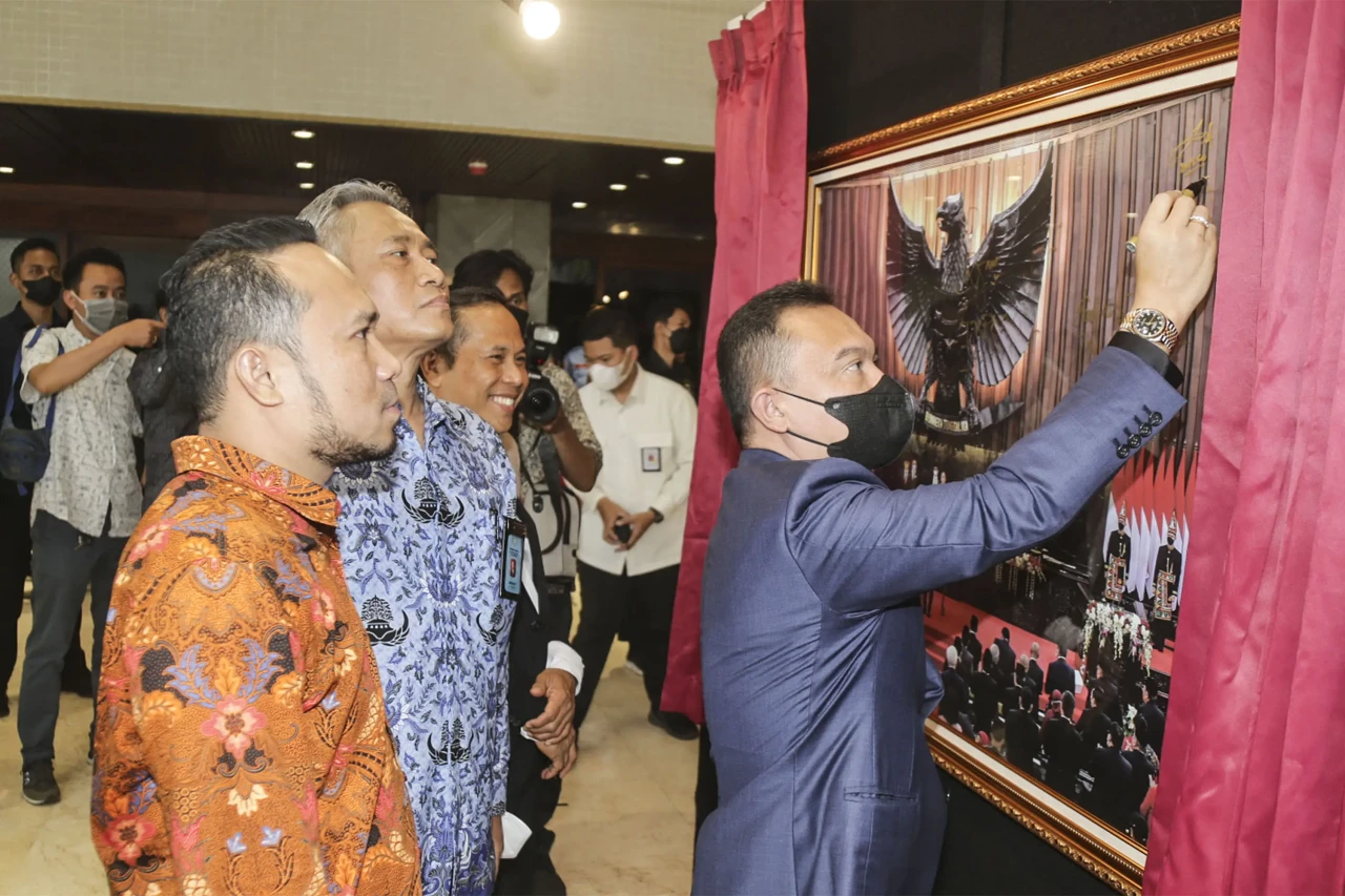 Wakil Ketua DPR RI Sufni...