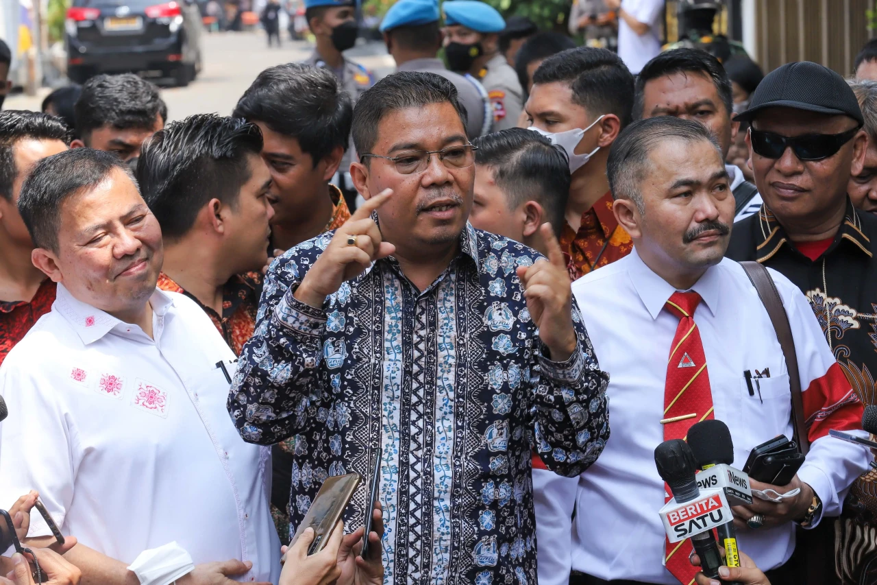 Tidak Diizinkan Masuk,...