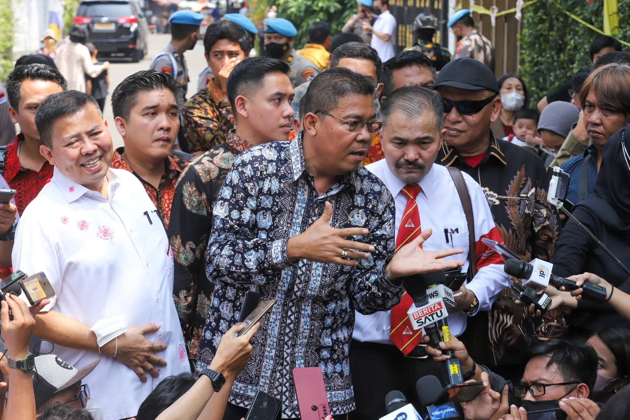 Tidak Diizinkan Masuk,...