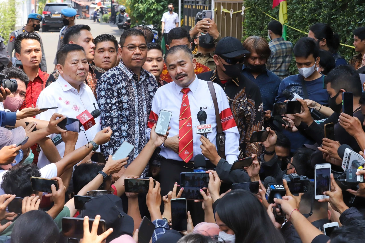 Tidak Diizinkan Masuk,...