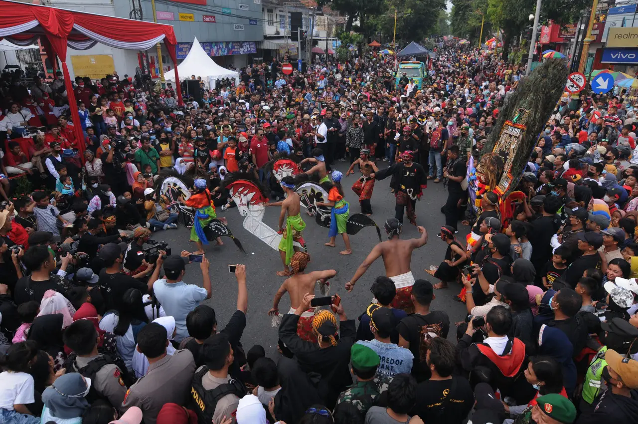 Kirab Budaya Kesenian...