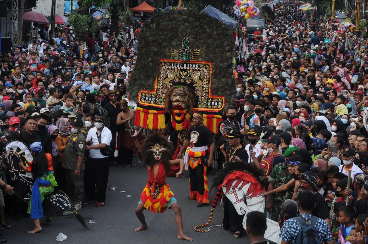Kirab Budaya Kesenian...