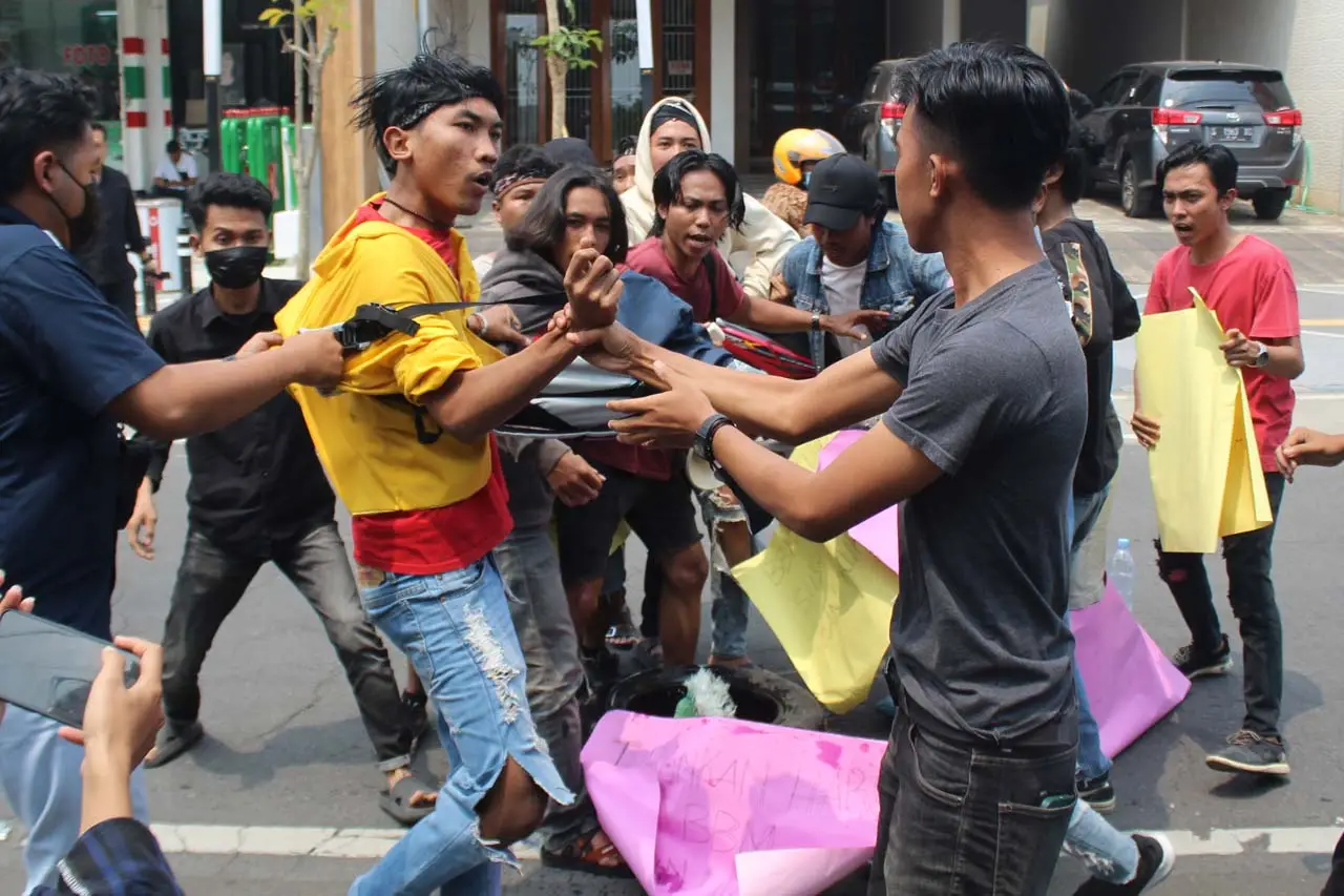 Demo Tolak Kenaikan...