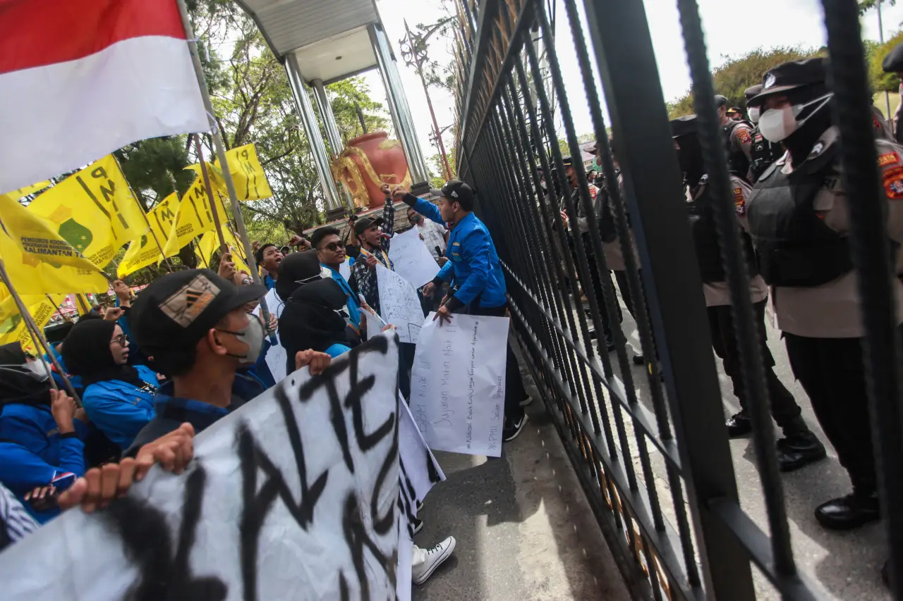 Gelombang Unjuk Rasa...